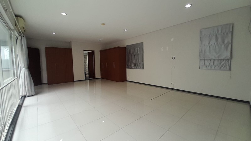 Sewa Rumah Mewah Dukuh Patra 400m² - Kolam Renang Pribadi, Dekat Kuningan, Ideal untuk Ekspatriat & Diplomat