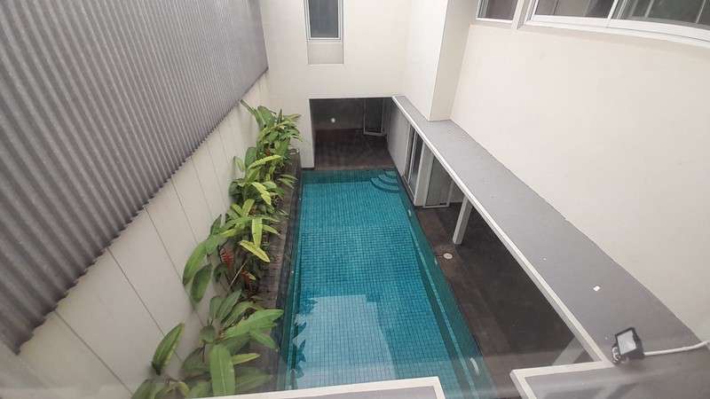 Sewa Rumah Mewah Dukuh Patra 400m² - Kolam Renang Pribadi, Dekat Kuningan, Ideal untuk Ekspatriat & Diplomat