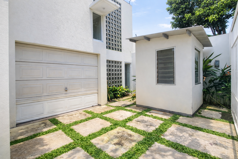 Sewa Rumah Mewah Dukuh Patra 400m² - Kolam Renang Pribadi, Dekat Kuningan, Ideal untuk Ekspatriat & Diplomat