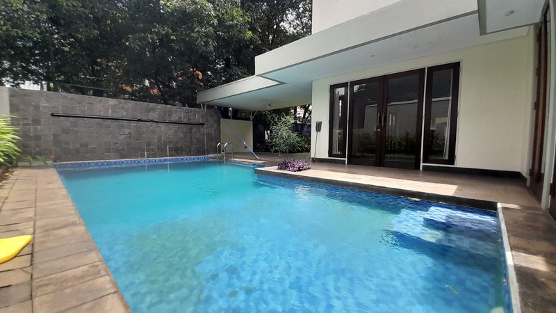 Rumah 2 Lantai Disewakan di Menteng Dalam Tebet Jaksel