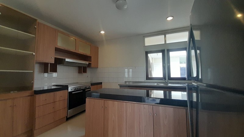 Rumah 2 Lantai Disewakan di Menteng Dalam Tebet Jaksel