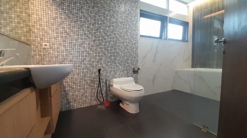 Rumah 2 Lantai Disewakan di Menteng Dalam Tebet Jaksel