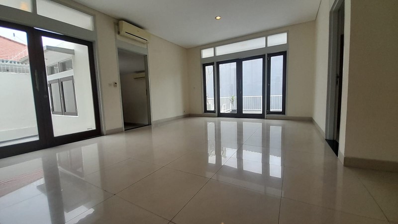 Rumah 2 Lantai Disewakan di Menteng Dalam Tebet Jaksel