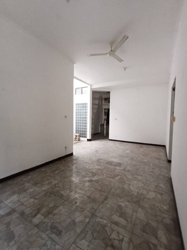 Disewakan Rumah Luas Bagus Siap Huni di Tenggilis Timur