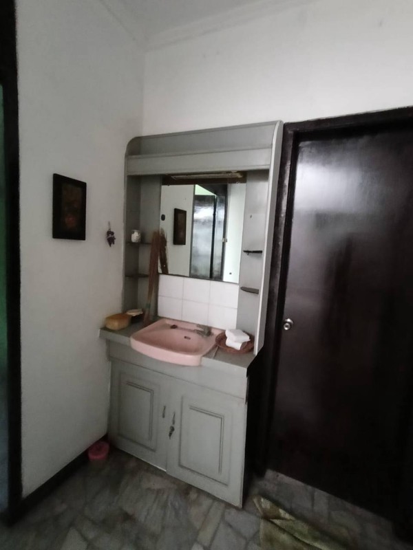 Disewakan Rumah Luas Bagus Siap Huni di Tenggilis Timur