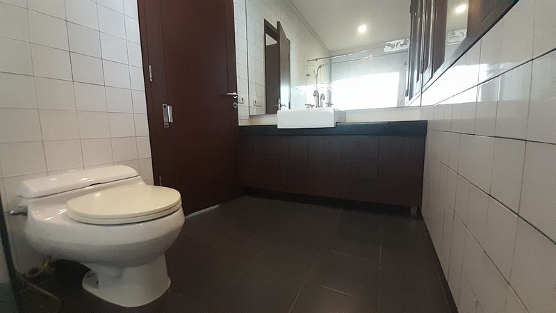 Rumah 2 Lantai + Kolam Renang di Menteng Dalam Tebet Jaksel