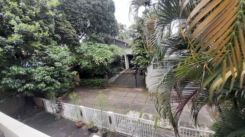 Rumah 2 Lantai + Kolam Renang di Menteng Dalam Tebet Jaksel