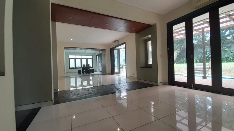 Rumah 2 Lantai + Kolam Renang di Menteng Dalam Tebet Jaksel