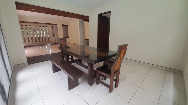 Rumah 2 Lantai + Kolam Renang di Menteng Dalam Tebet Jaksel