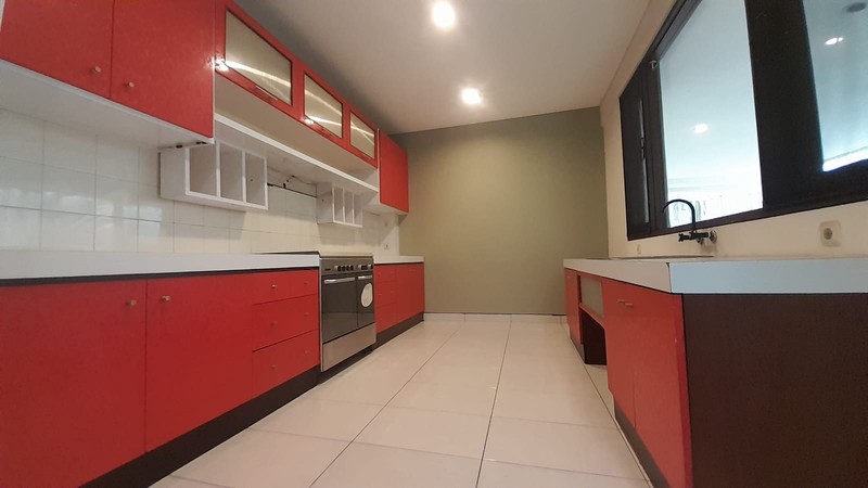 Rumah 2 Lantai + Kolam Renang di Menteng Dalam Tebet Jaksel