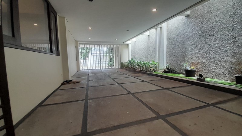Rumah 2 Lantai + Kolam Renang di Menteng Dalam Tebet Jaksel