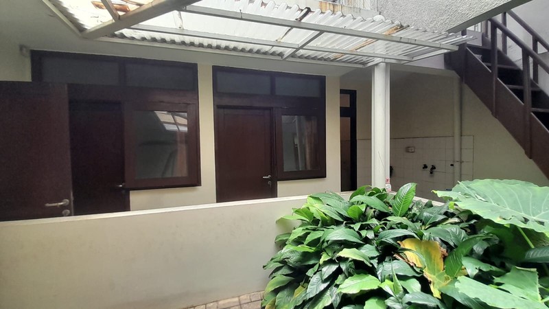 Rumah 2 Lantai + Kolam Renang di Menteng Dalam Tebet Jaksel