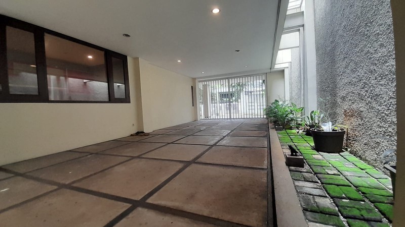 Rumah 2 Lantai + Kolam Renang di Menteng Dalam Tebet Jaksel