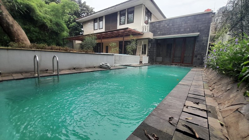 Rumah 2 Lantai + Kolam Renang di Menteng Dalam Tebet Jaksel