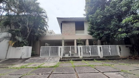 Rumah 2 Lantai + Kolam Renang di Menteng Dalam Tebet Jaksel