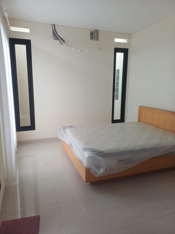 Disewakan Rumah 2 Lantai Brand New Semi Furnished di Tebet Barat, Jakarta Selatan