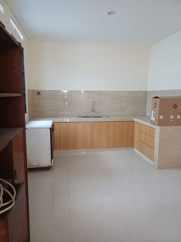 Disewakan Rumah 2 Lantai Brand New Semi Furnished di Tebet Barat, Jakarta Selatan