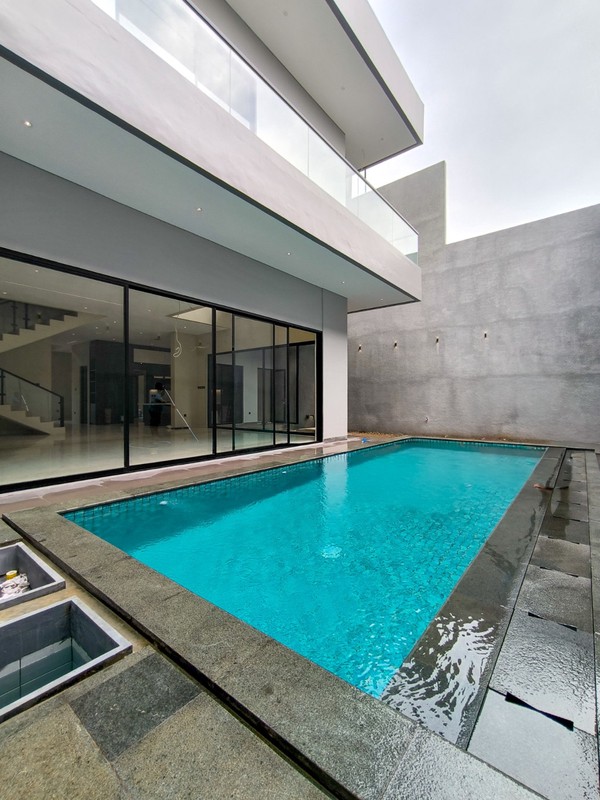 Rumah Mewah Dengan Kolam Renang Di Kebayoran Residence Bintaro Jaya, Dekat Tol