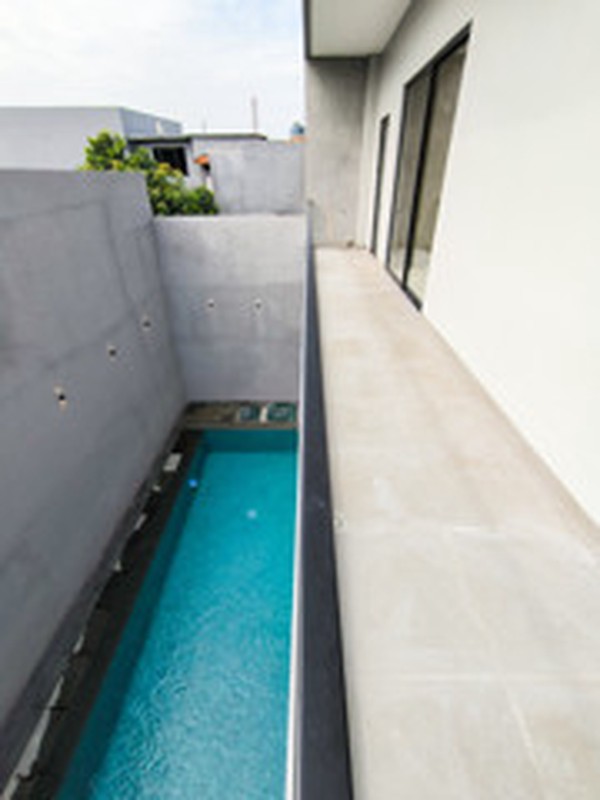 Rumah Mewah Dengan Kolam Renang Di Kebayoran Residence Bintaro Jaya, Dekat Tol