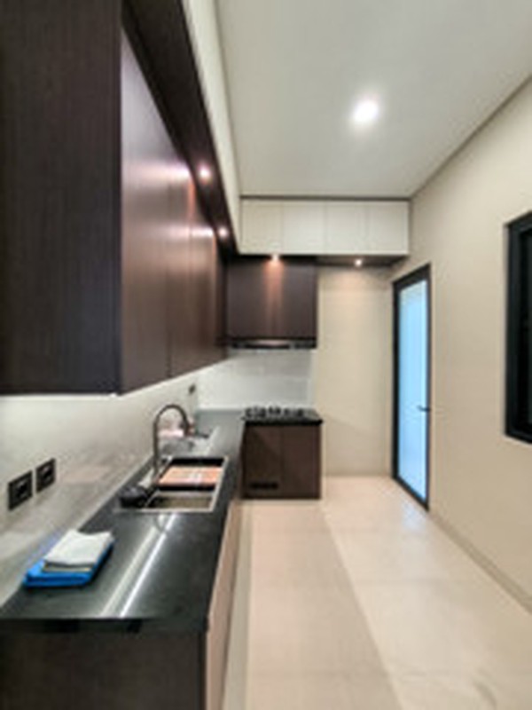 Rumah Mewah Dengan Kolam Renang Di Kebayoran Residence Bintaro Jaya, Dekat Tol