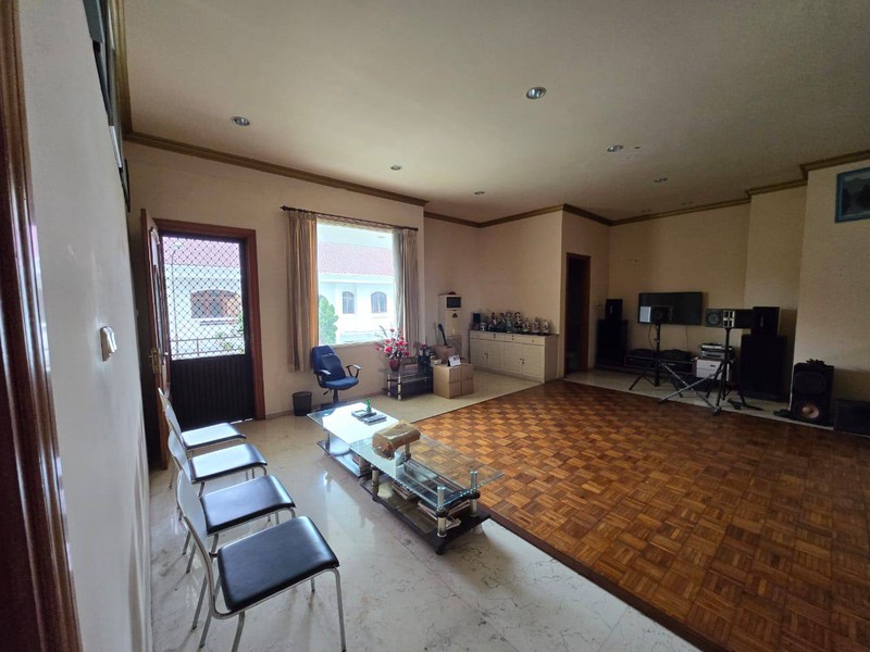 DIjual Rumah Mewah Siap Huni di Dharmahusada Indah Barat