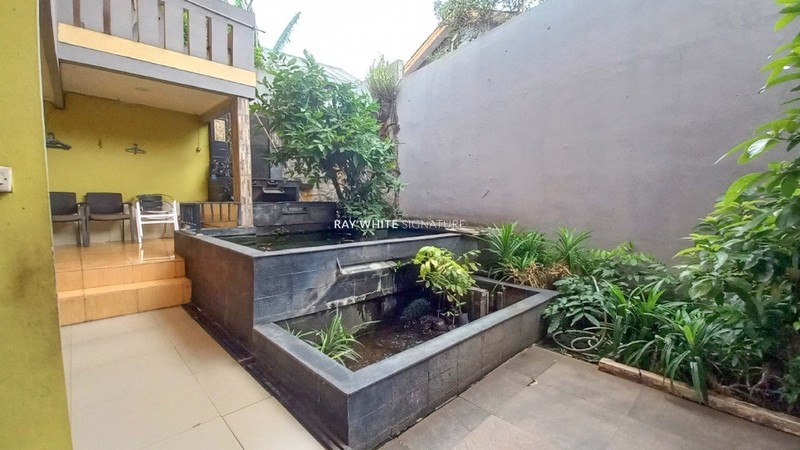 Rumah di Jalan Utama bisa untuk bisnis di Jl Setia 1, Jatiwaringin