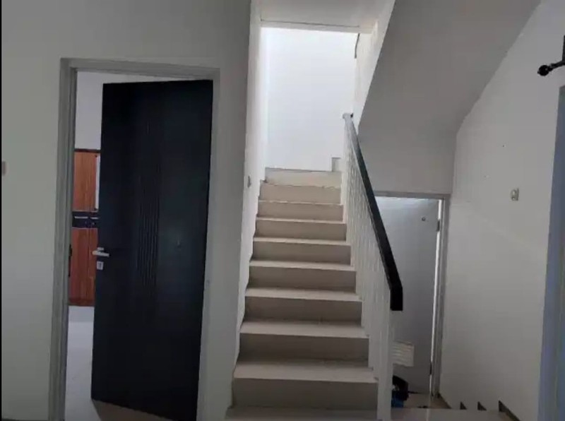 Rumah Minimalis, 2 Lantai, Bebas Banjir Siap Huni di Bintaro