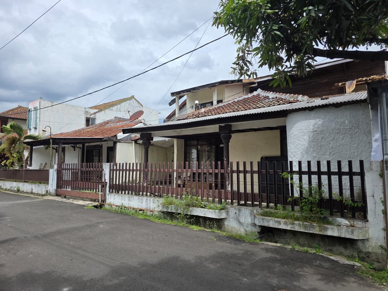 Rumah di Sayap Arcamanik Endah Dekat Griya Arcamanik Bandung