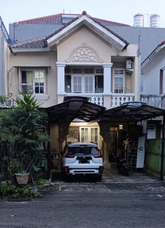Dijual Rumah Tingkat di Legenda Wisata Cibubur