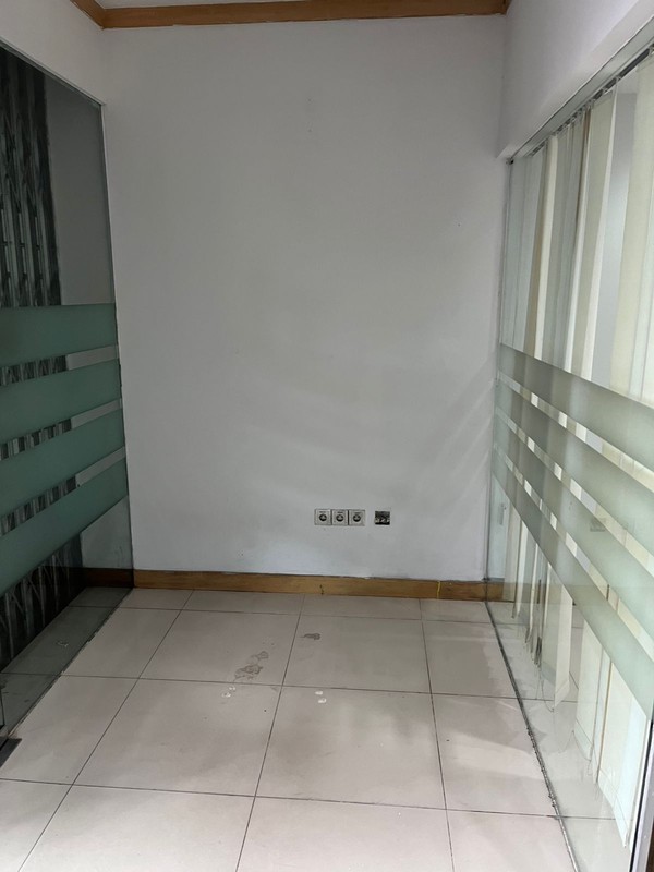 Disewakan ruko 4 lantai di daerah komersil dan strategis di jl Radio Dalam kebayoran baru jaksel