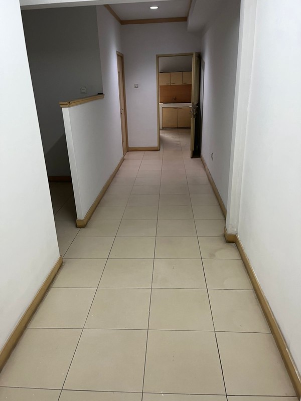 Disewakan ruko 4 lantai di daerah komersil dan strategis di jl Radio Dalam kebayoran baru jaksel