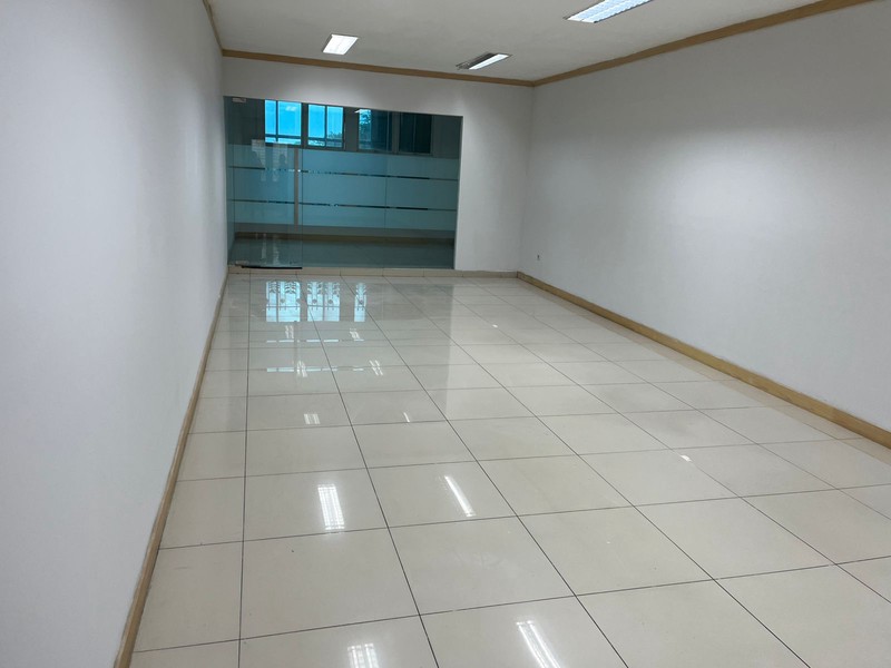 Disewakan ruko 4 lantai di daerah komersil dan strategis di jl Radio Dalam kebayoran baru jaksel