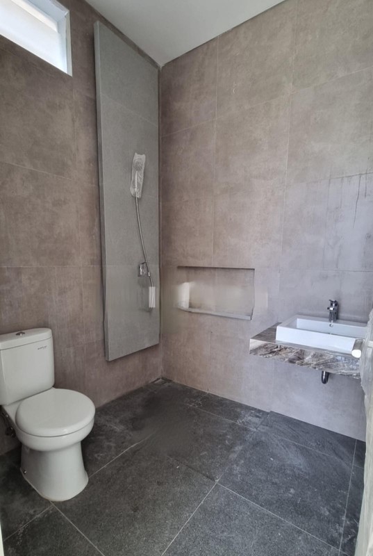 Rumah baru graha natura minimalis Surabaya barat 