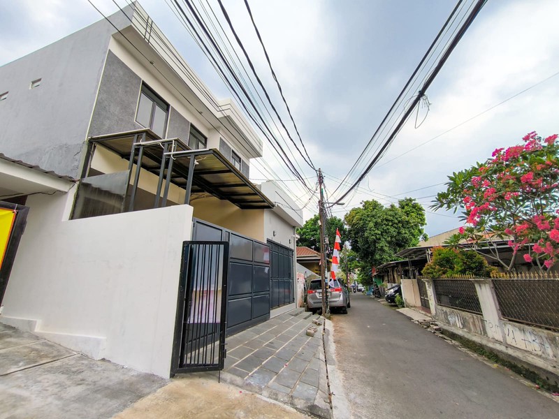 Dijual Kost 15 Pintu Lokasi Strategis Dengan Kamar Nyaman, Seluruh Kamar Sudah Terisi Penuh @Pondok Pinang