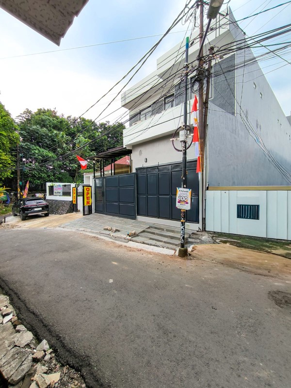 Dijual Kost 15 Pintu Lokasi Strategis Dengan Kamar Nyaman, Seluruh Kamar Sudah Terisi Penuh @Pondok Pinang