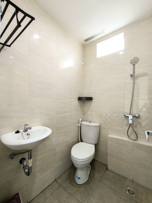 Dijual Kost 15 Pintu Lokasi Strategis Dengan Kamar Nyaman, Seluruh Kamar Sudah Terisi Penuh @Pondok Pinang