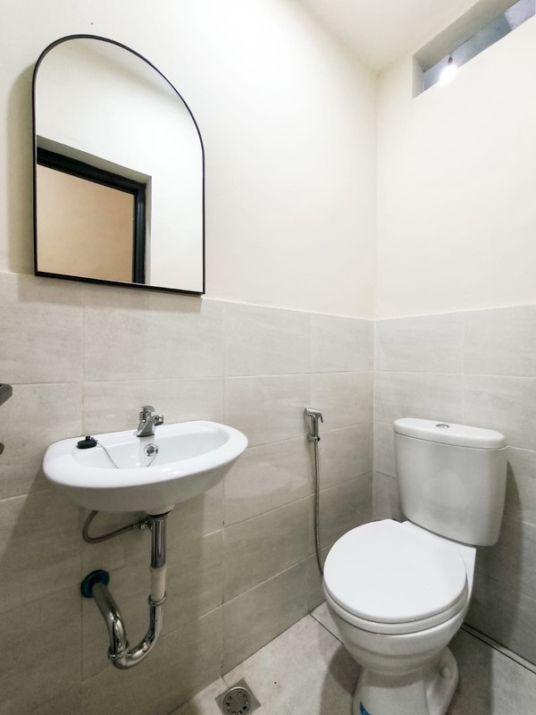 Dijual Kost 15 Pintu Lokasi Strategis Dengan Kamar Nyaman, Seluruh Kamar Sudah Terisi Penuh @Pondok Pinang