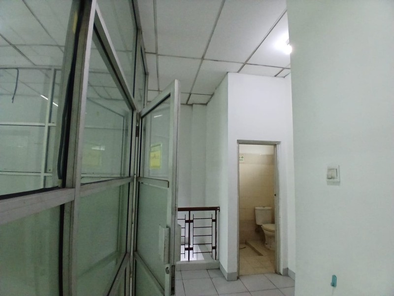 disewa ruko strategis hadap jalan raya siap huni di ruko toll boulevard bsd city