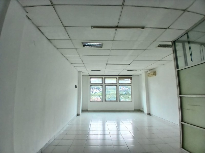 disewa ruko strategis hadap jalan raya siap huni di ruko toll boulevard bsd city