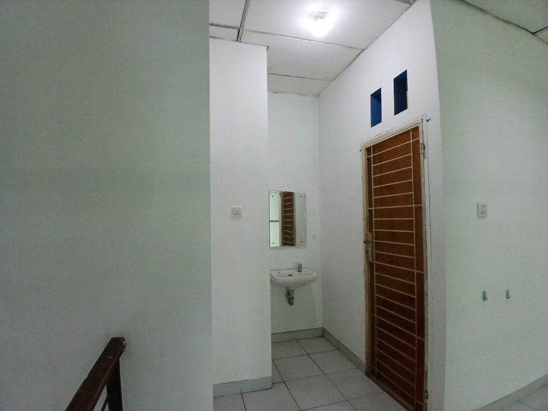 disewa ruko strategis hadap jalan raya siap huni di ruko toll boulevard bsd city