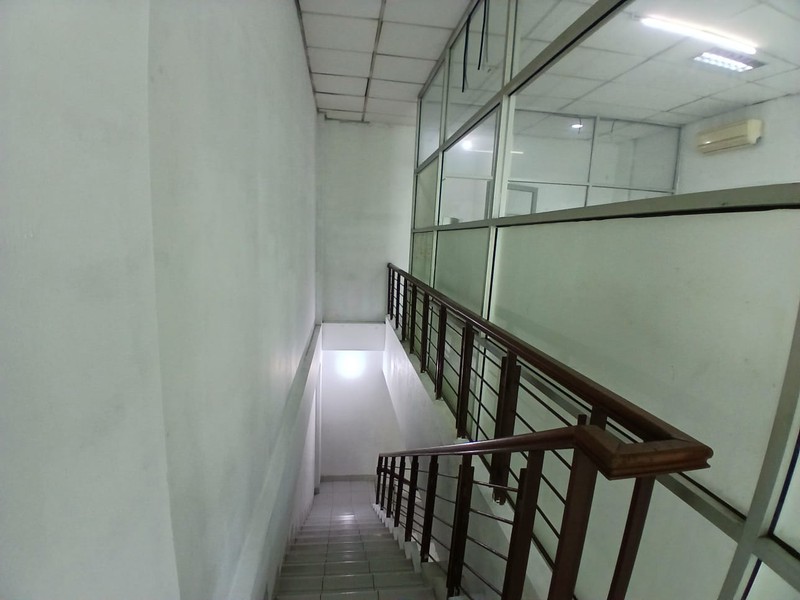 disewa ruko strategis hadap jalan raya siap huni di ruko toll boulevard bsd city