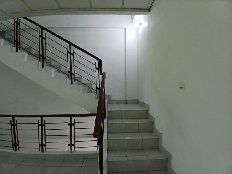 disewa ruko strategis hadap jalan raya siap huni di ruko toll boulevard bsd city