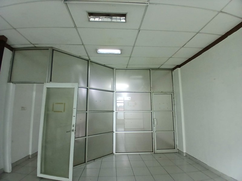 disewa ruko strategis hadap jalan raya siap huni di ruko toll boulevard bsd city