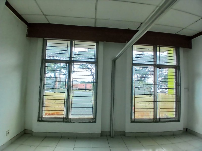 disewa ruko strategis hadap jalan raya siap huni di ruko toll boulevard bsd city