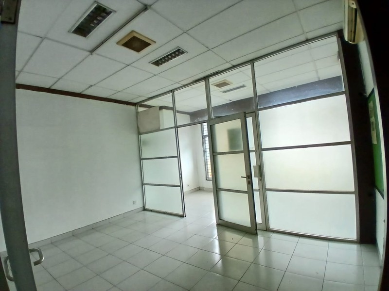 disewa ruko strategis hadap jalan raya siap huni di ruko toll boulevard bsd city