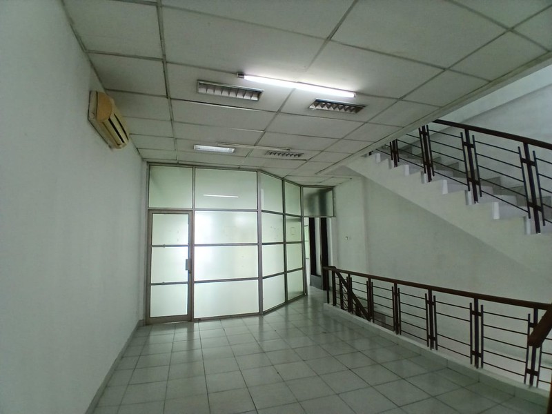 disewa ruko strategis hadap jalan raya siap huni di ruko toll boulevard bsd city