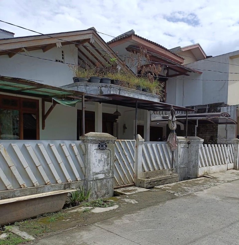 Jual cepat rumah di ciputat jalan kenanga ciputat baru tangerang selatan shm bisa kpr