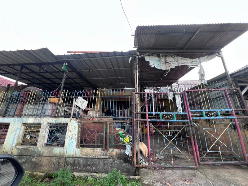 dijual rumah butuh renovasi strategis shm bisa kpr di villa melati mas serpong tangerang selatan banten