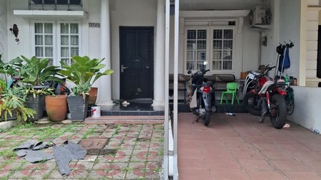 Good Deal! Rumah Cantik Satu Seperempat Lantai di Kota Wisata 