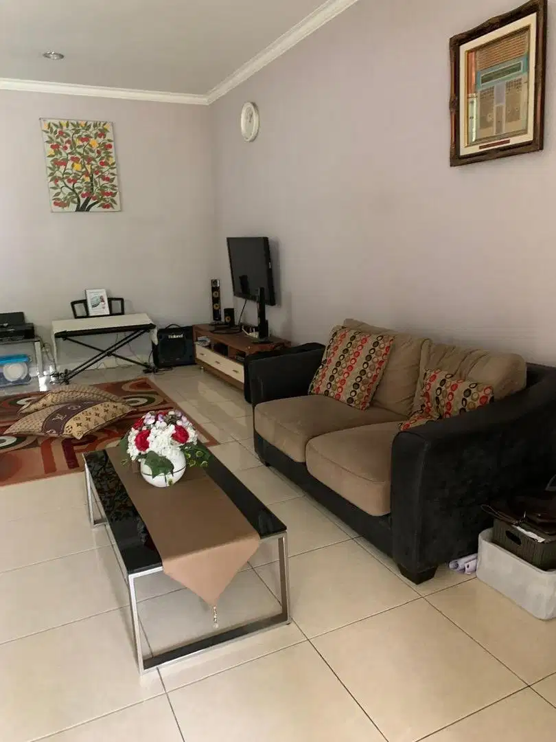 Turun harga jauh. Rumah bagus Puspita Loka, BSD